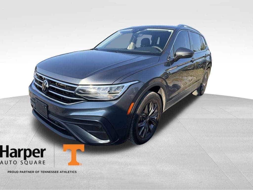 2022 Volkswagen Tiguan SE — photo 1 of 21