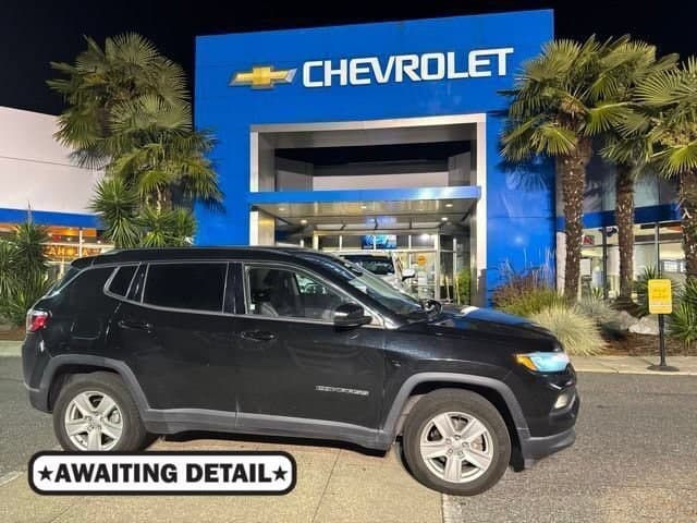 2022 Jeep Compass Latitude — photo 1 of 5