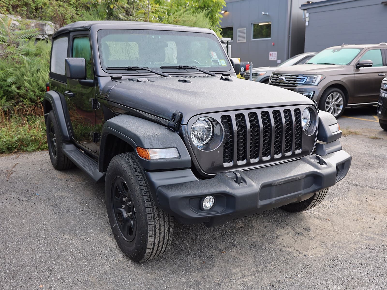 2024 Jeep Wrangler Sport — photo 1 of 9