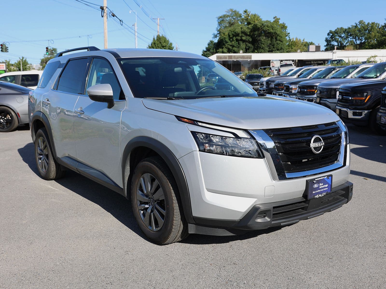 2025 Nissan Pathfinder SV — photo 1 of 43