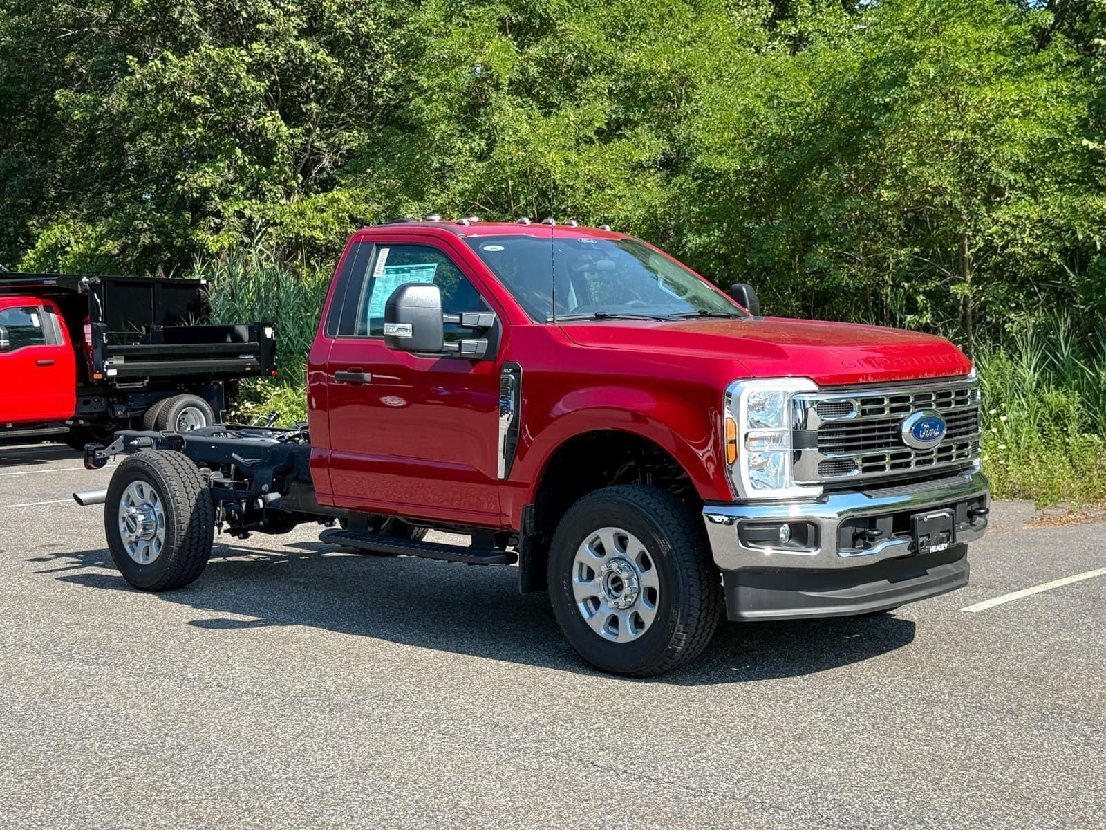 Foto de 2024 Ford F-350 Chassis F-350 XLT