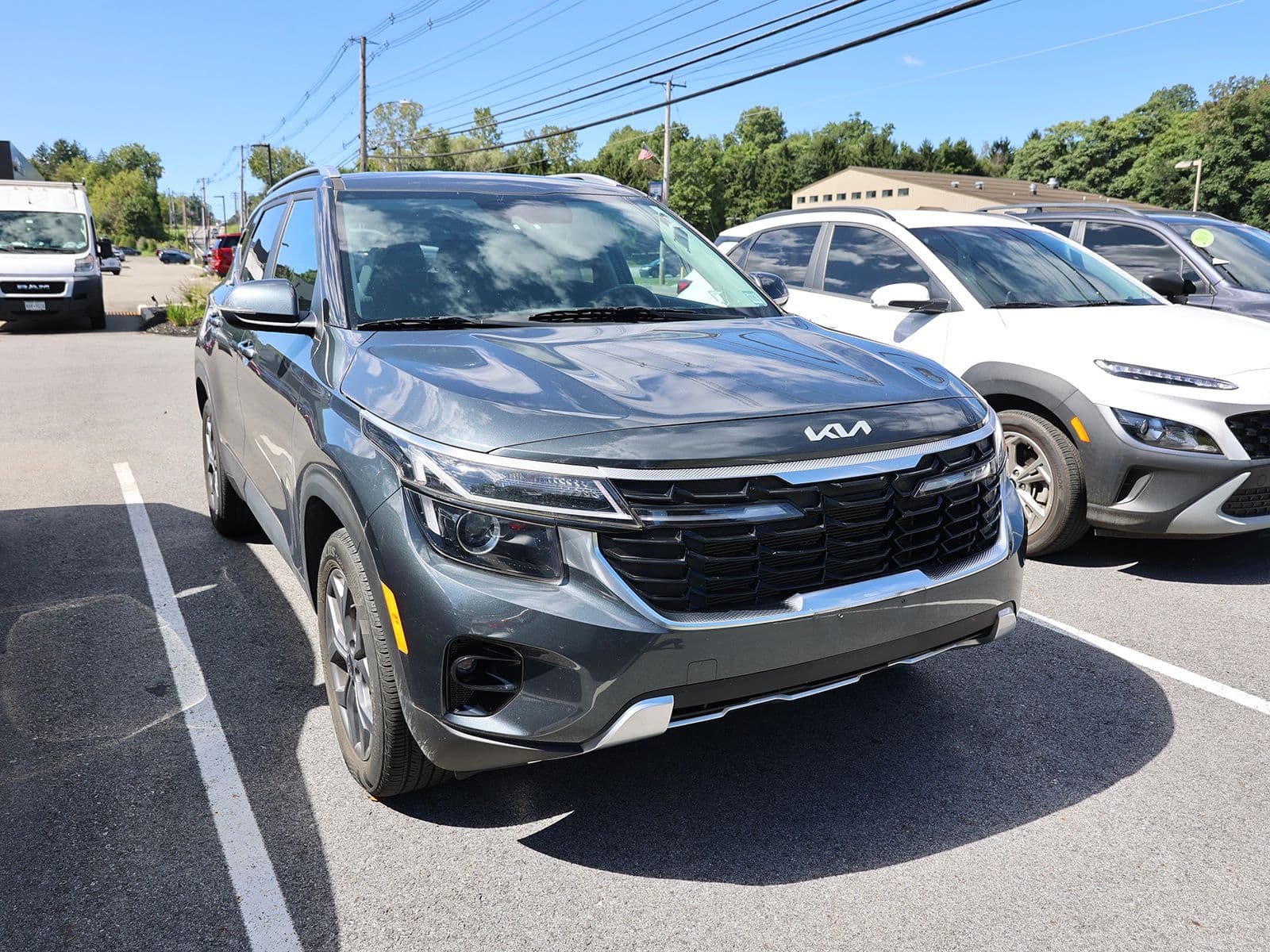 2024 Kia Seltos S — photo 1 of 10