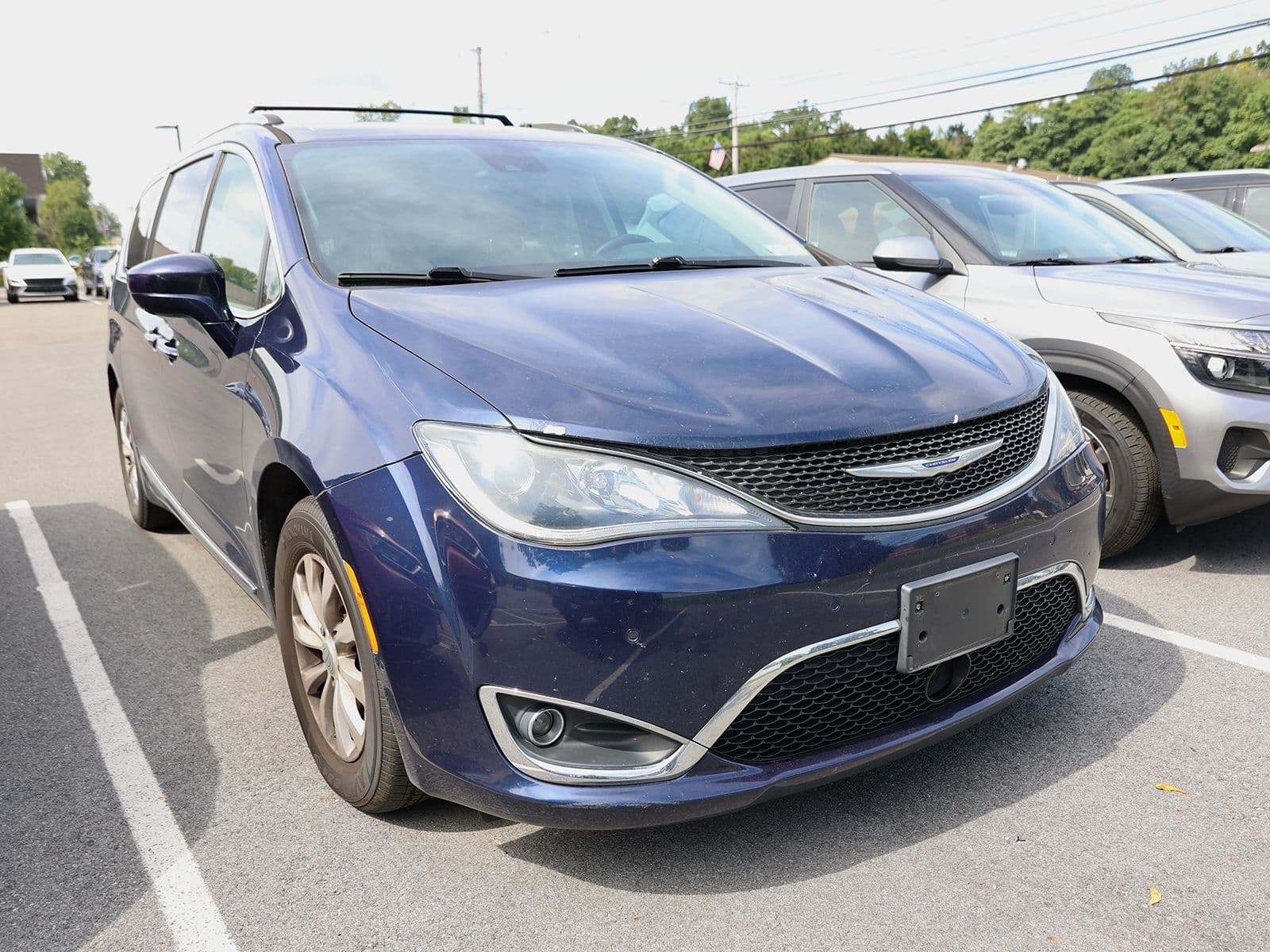 2019 Chrysler Pacifica Touring L — photo 1 of 10