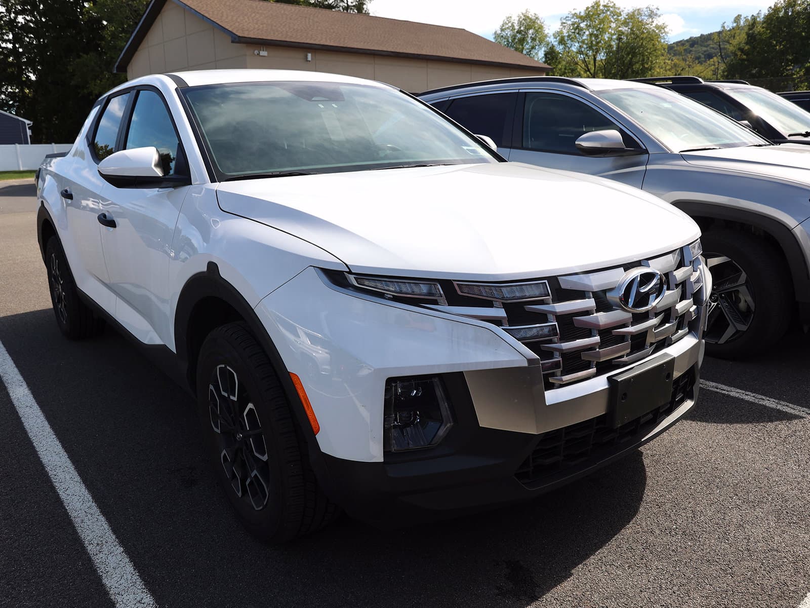 2024 Hyundai Santa Cruz SE — photo 1 of 8