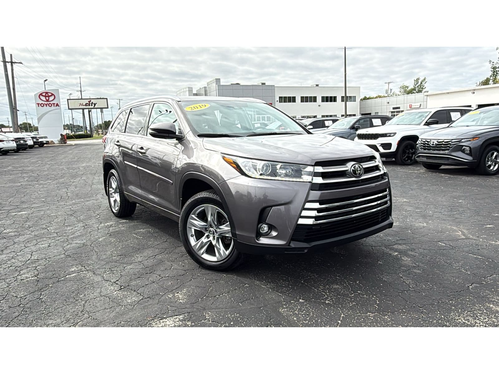 2019 Toyota Highlander Limited — photo 1 of 41