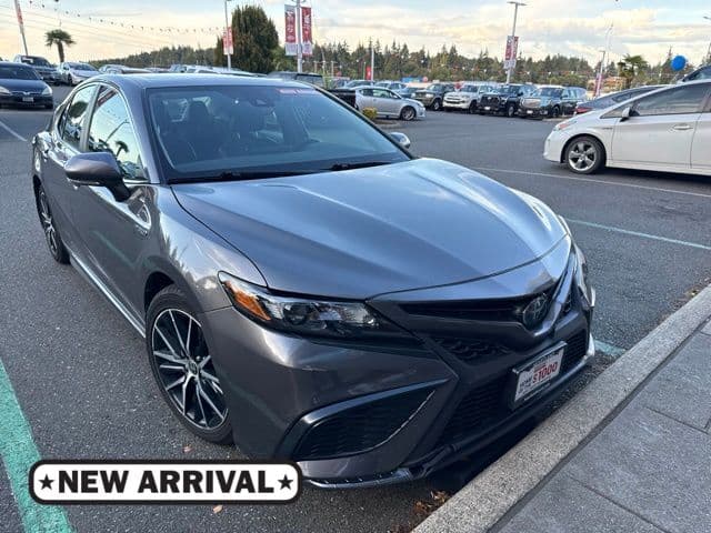 2021 Toyota Camry Hybrid SE — photo 1 of 3