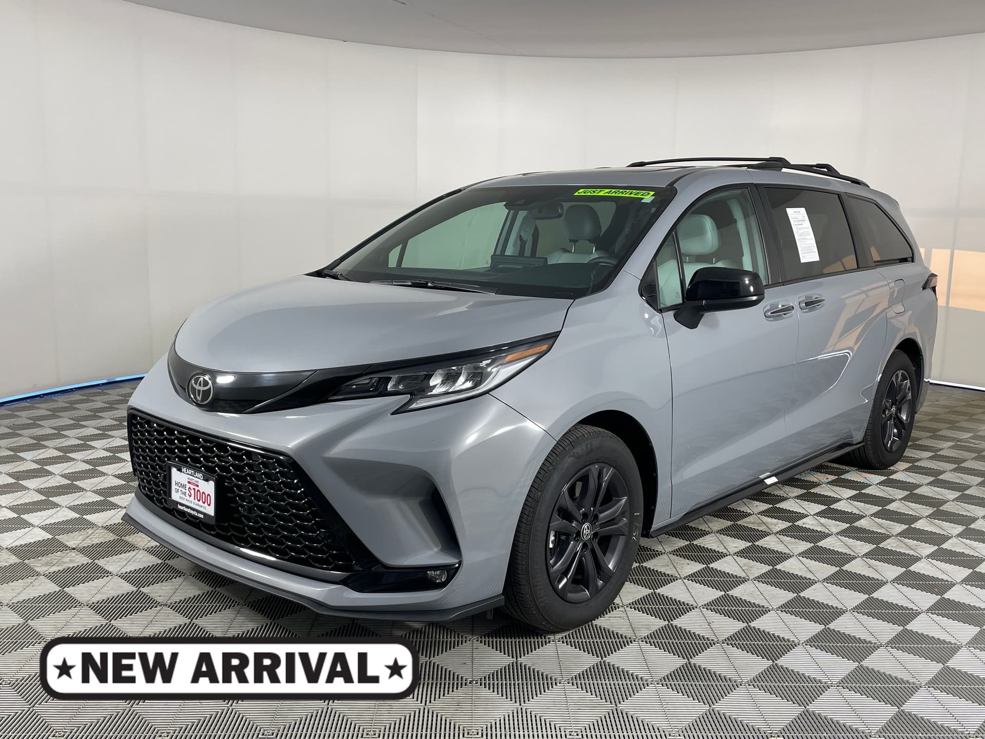 2026 Toyota Sienna XSE — photo 1 of 18