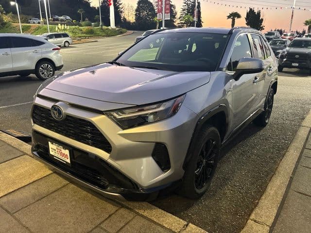 2023 Toyota RAV4 Hybrid SE — photo 1 of 8