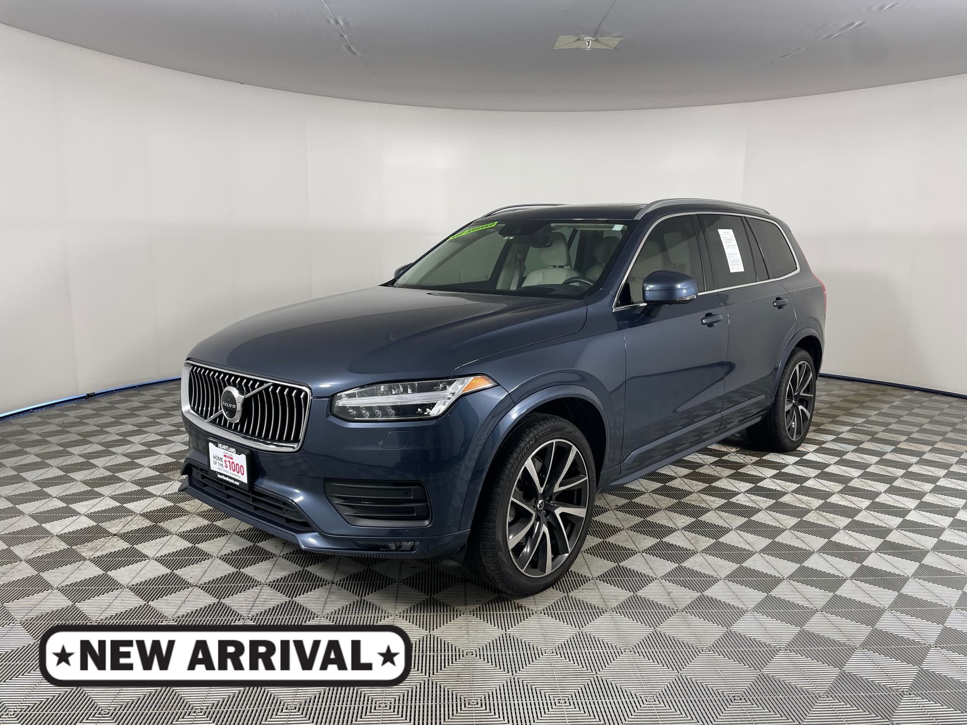 2021 Volvo XC90 Base — photo 1 of 18