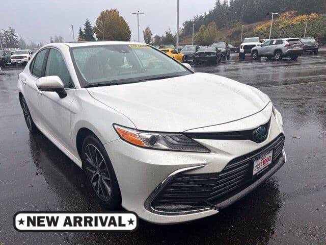 2023 Toyota Camry Hybrid XLE — photo 1 of 8
