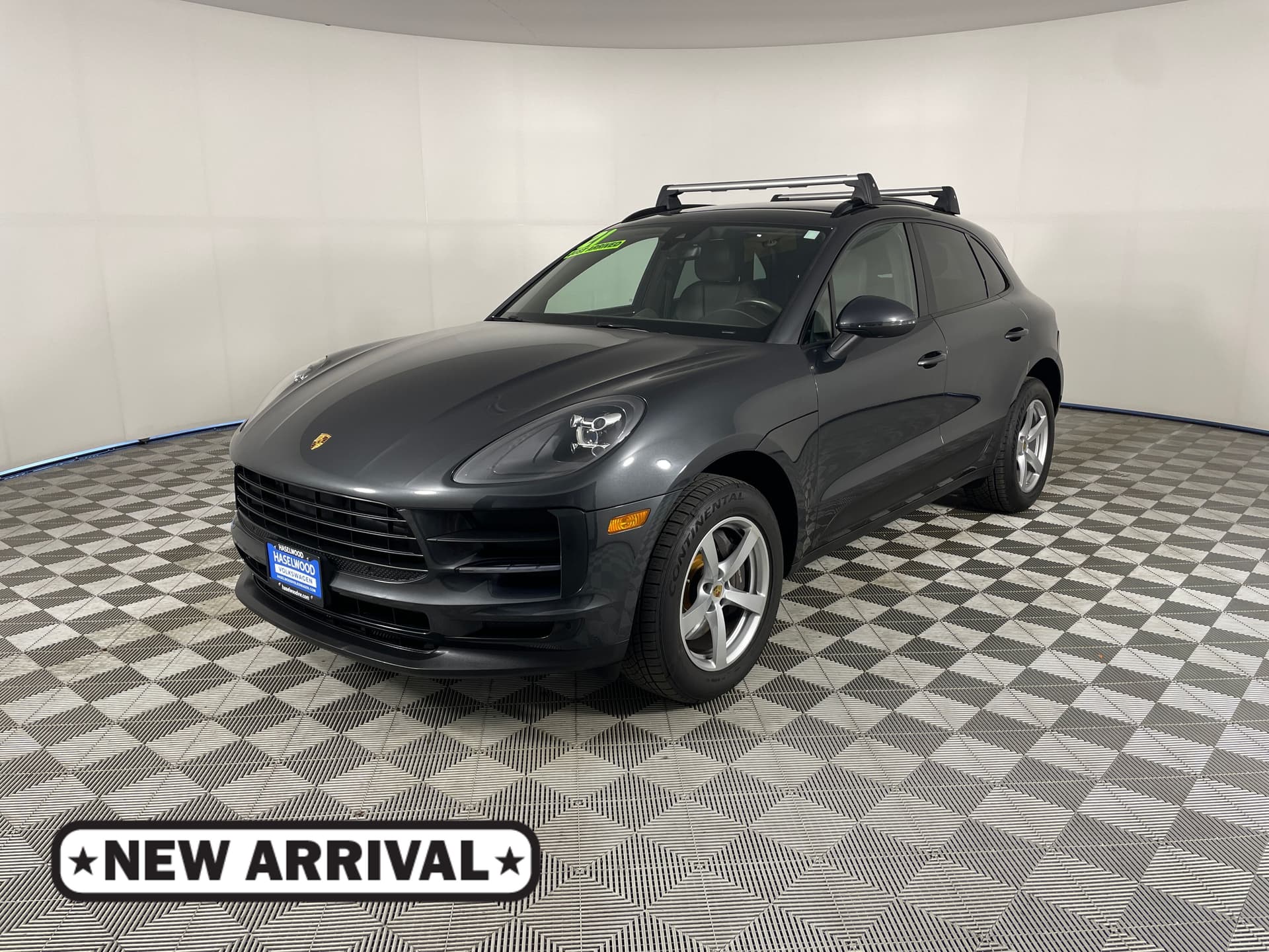 2021 Porsche Macan Base — photo 1 of 24