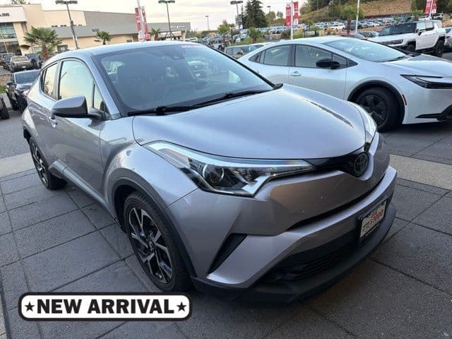 2019 Toyota C-HR XLE — photo 1 of 8