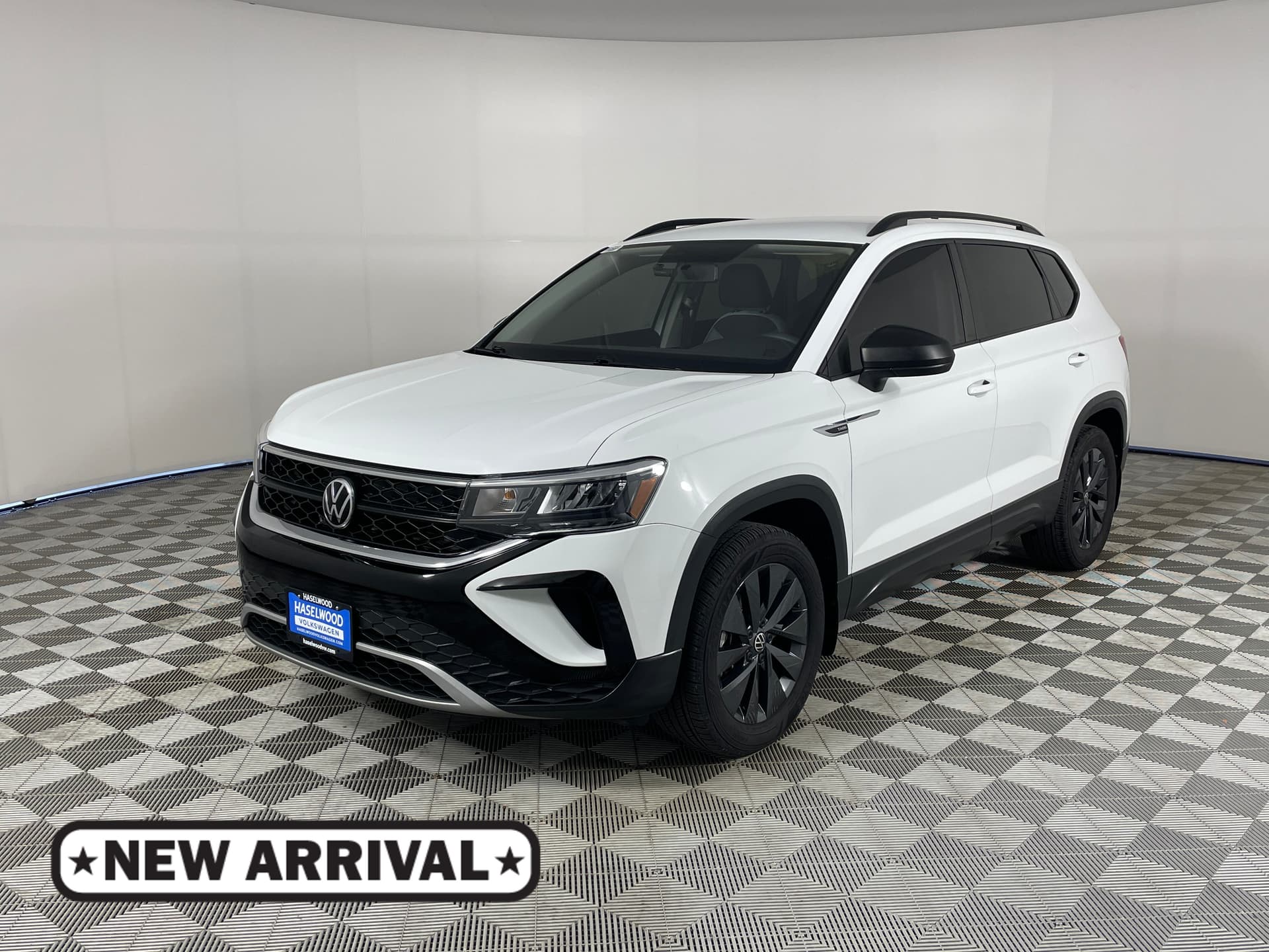 2022 Volkswagen Taos Base — photo 1 of 25