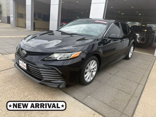 2021 Toyota Camry LE — photo 1 of 8