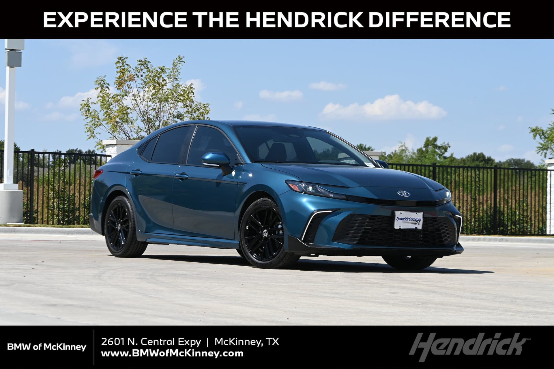 2025 Toyota Camry SE — photo 1 of 37