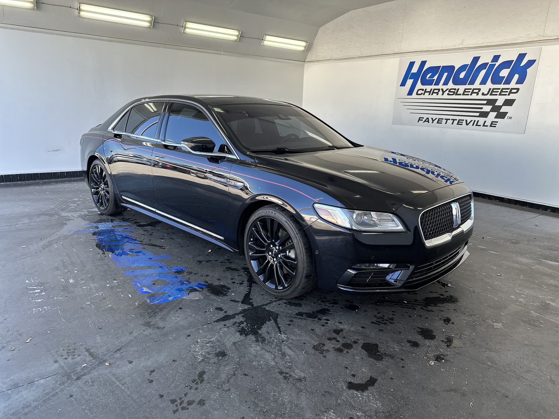 2020 Lincoln Continental Reserve — photo 1 of 36