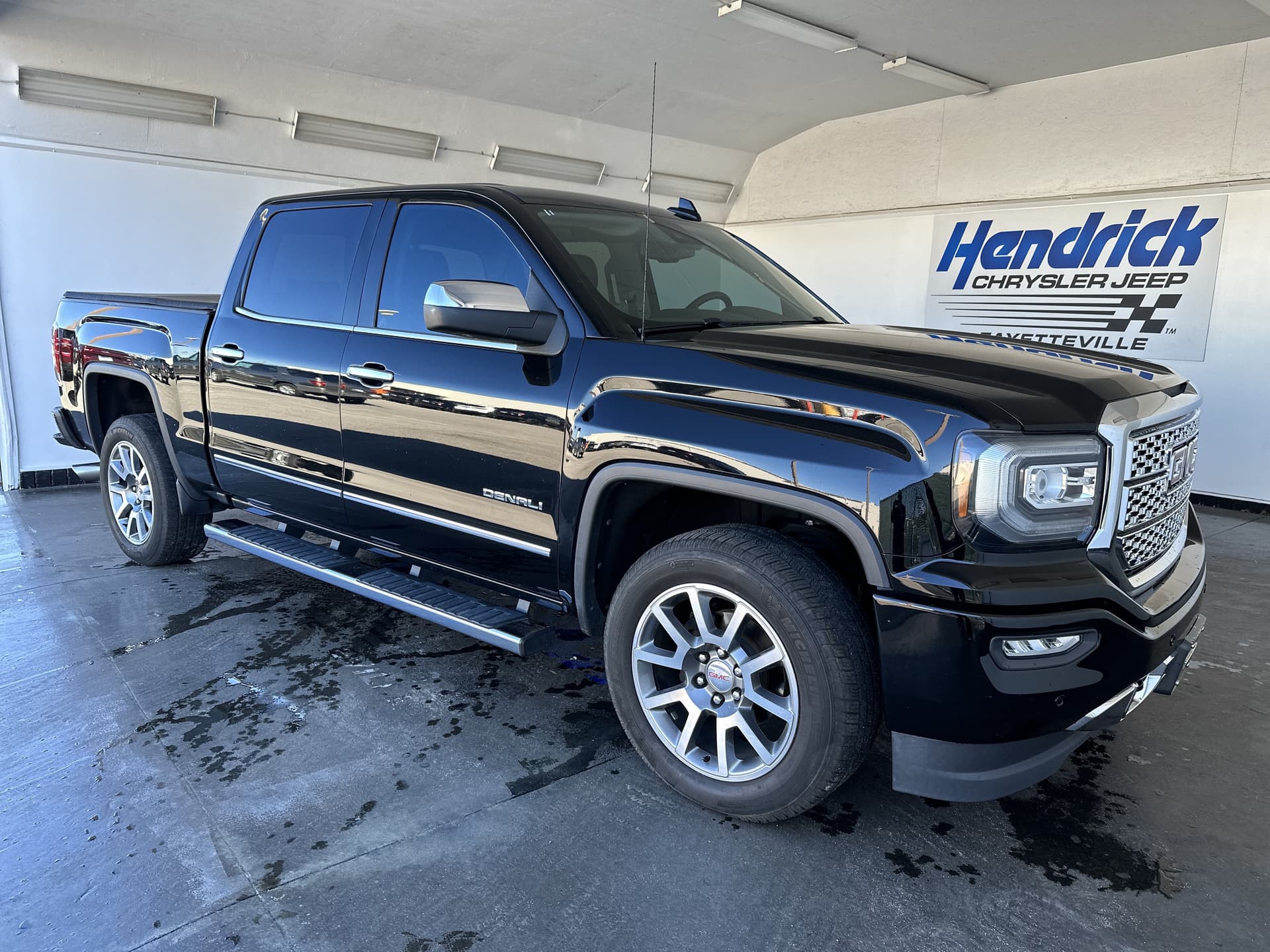 2017 GMC Sierra 1500 Denali — photo 1 of 34