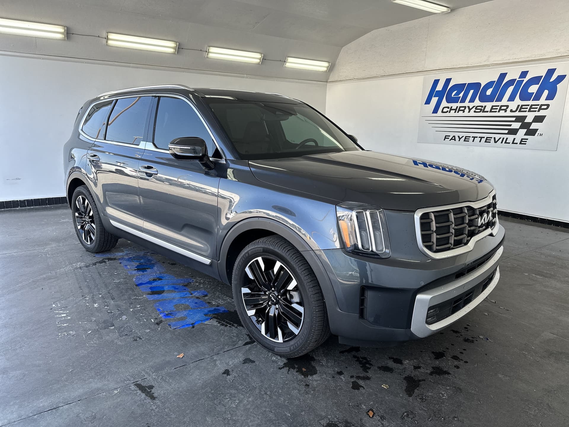 2024 Kia Telluride SX — photo 1 of 36
