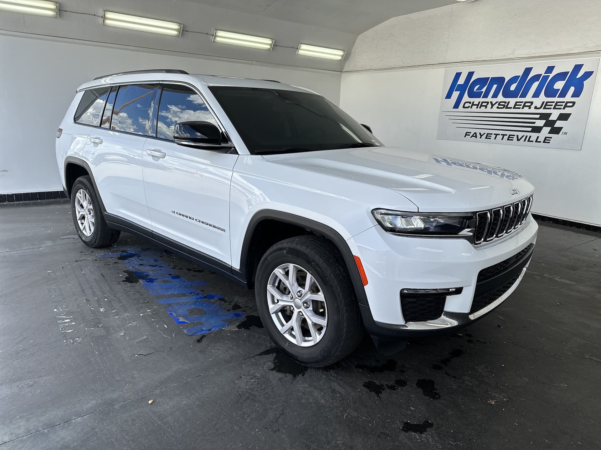 2022 Jeep Grand Cherokee L Limited — photo 1 of 36