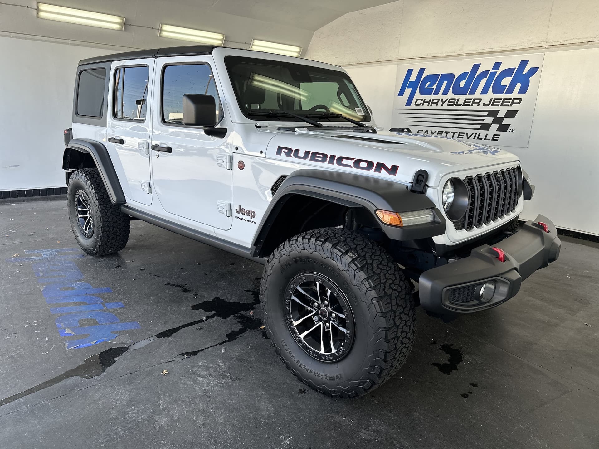 2024 Jeep Wrangler Rubicon — photo 1 of 36
