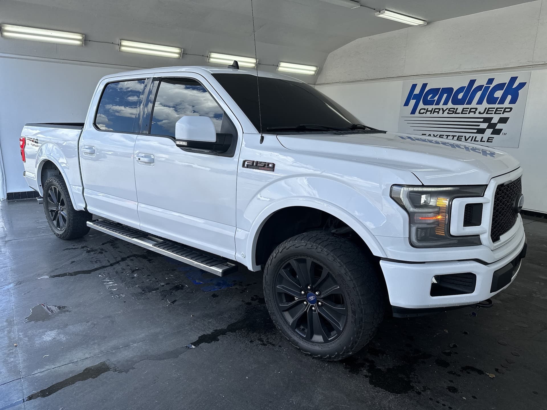 2019 Ford F-150 LARIAT — photo 1 of 35