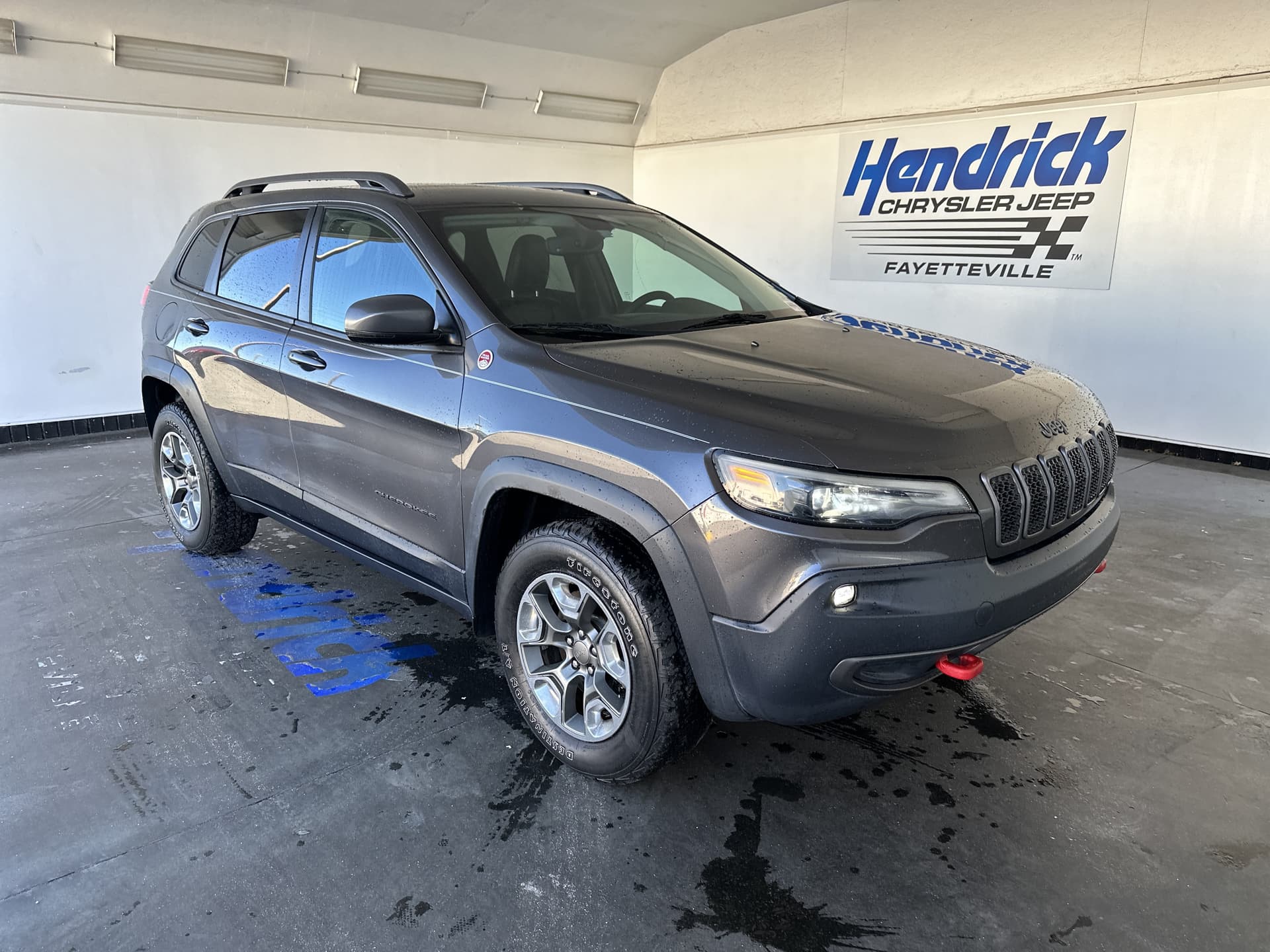 2019 Jeep Cherokee Trailhawk — photo 1 of 34