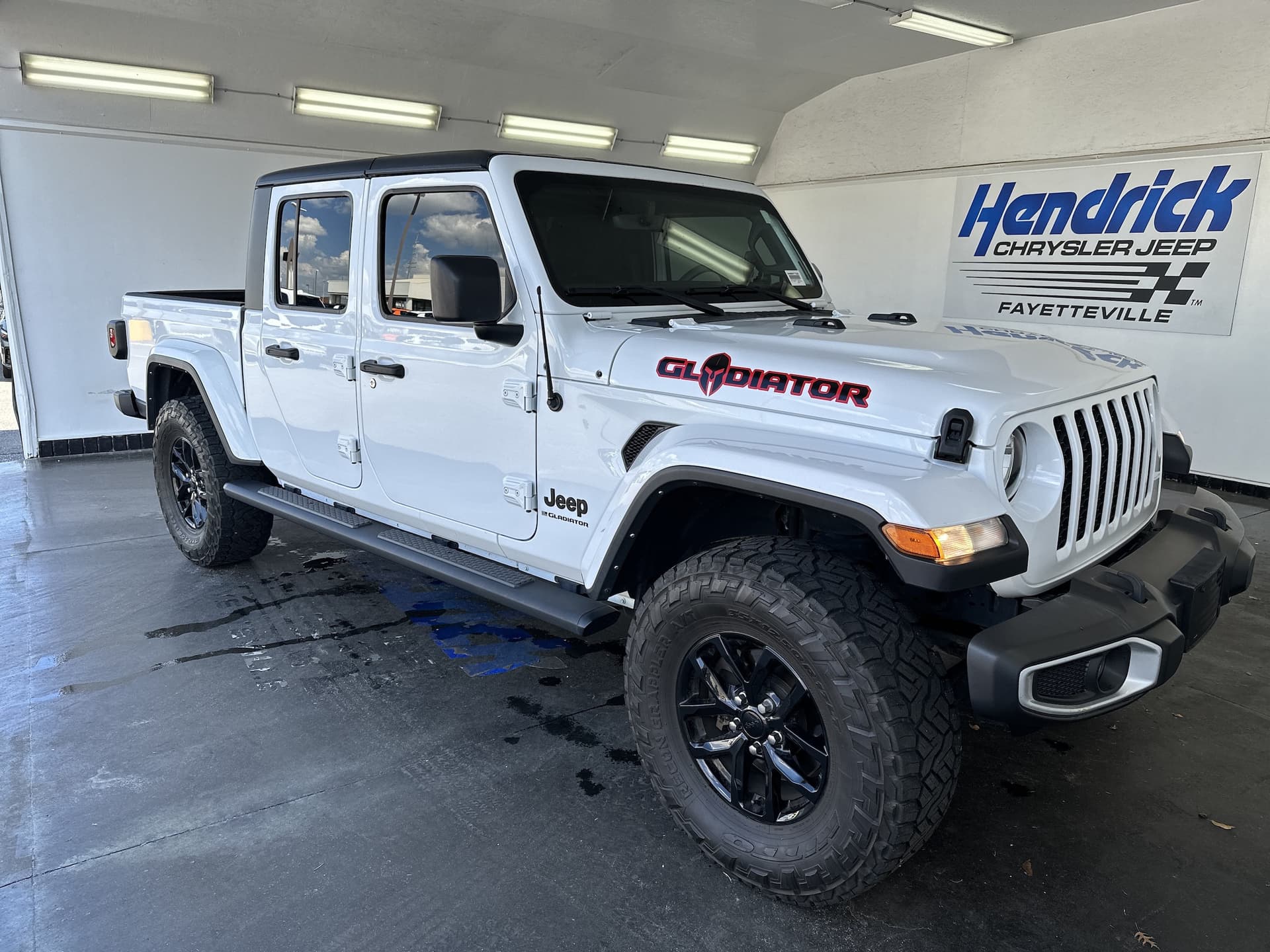 2023 Jeep Gladiator Sport S — photo 1 of 33