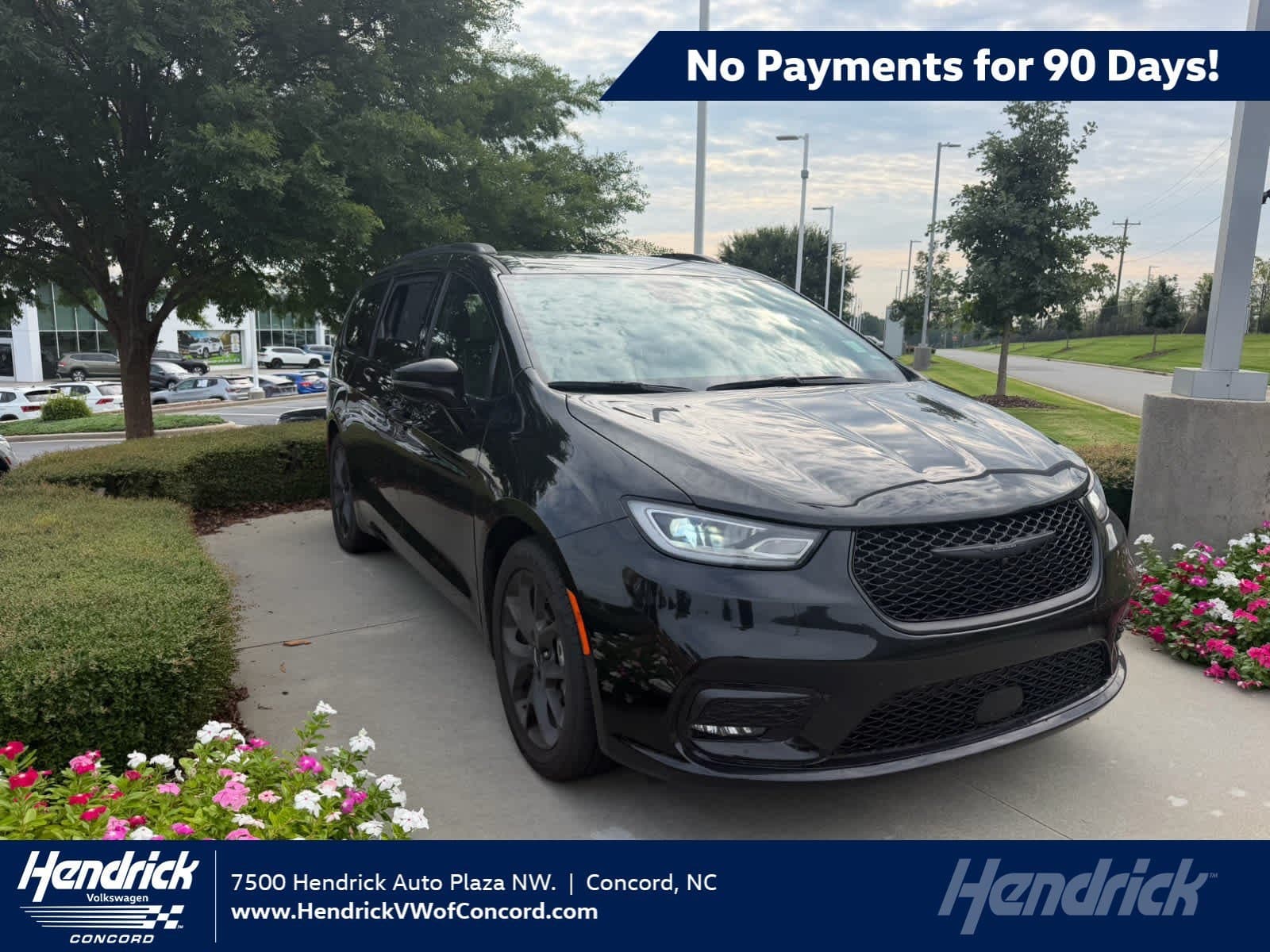 2025 Chrysler Pacifica Limited — photo 1 of 13