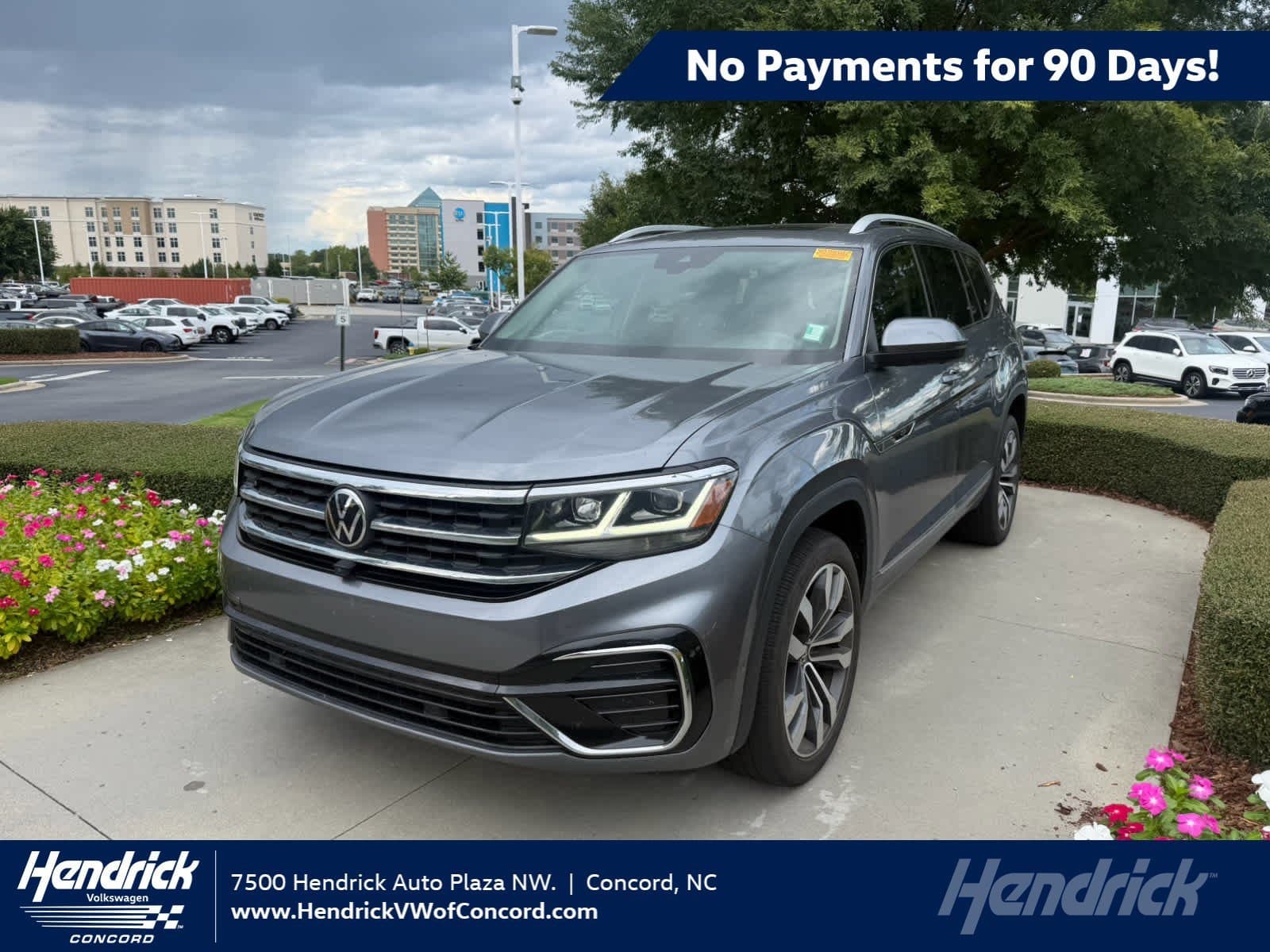 2023 Volkswagen Atlas 3.6L V6 SEL Premium R-Line — photo 1 of 11