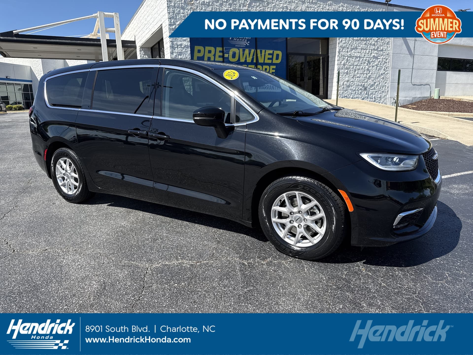 2024 Chrysler Pacifica Touring L — photo 1 of 36