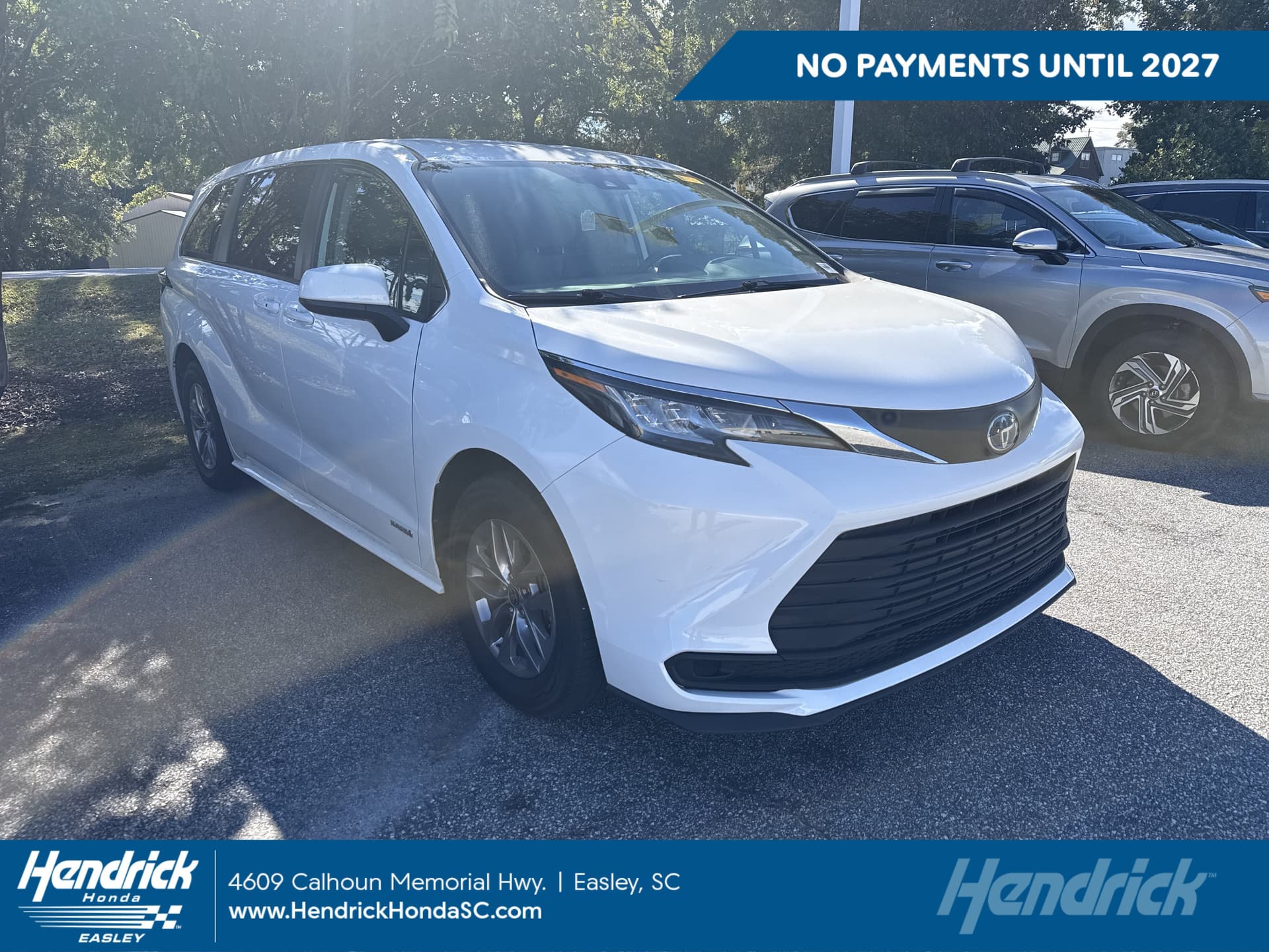 2021 Toyota Sienna LE — photo 1 of 12