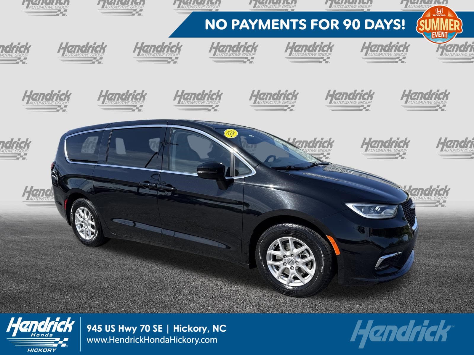 2024 Chrysler Pacifica Touring L — photo 1 of 36