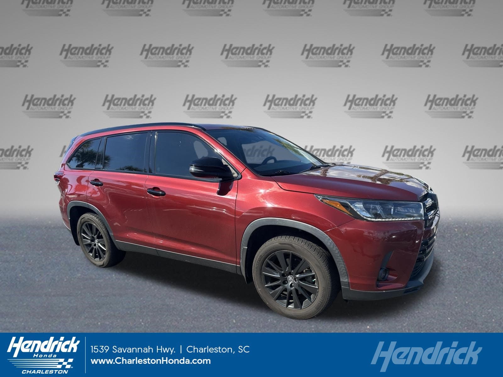 2019 Toyota Highlander SE — photo 1 of 12