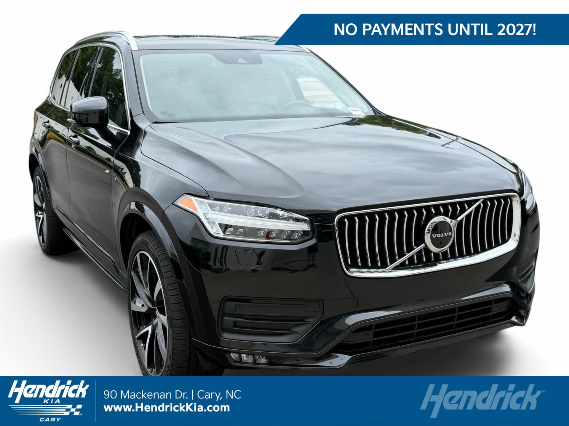 2022 Volvo XC90 Momentum — photo 1 of 37