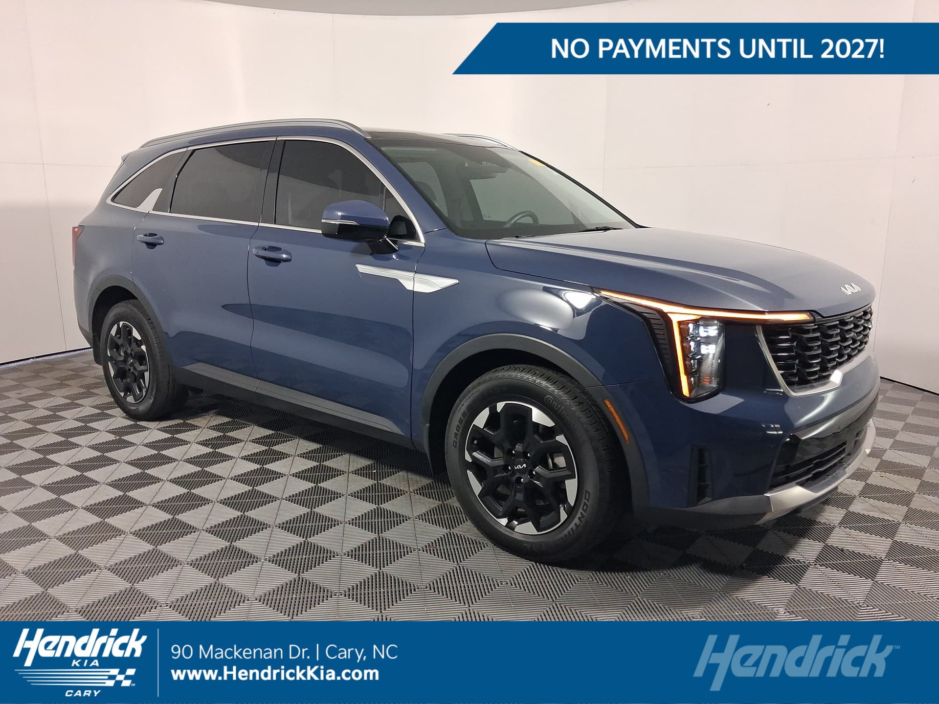 2025 Kia Sorento S — photo 1 of 11