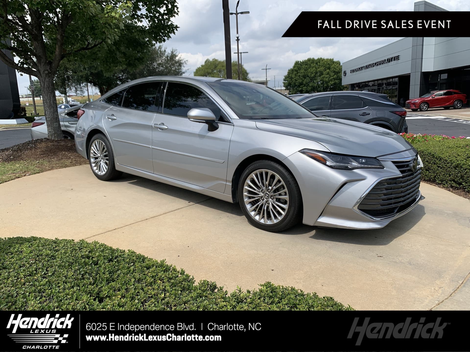 2019 Toyota Avalon Limited — photo 1 of 36