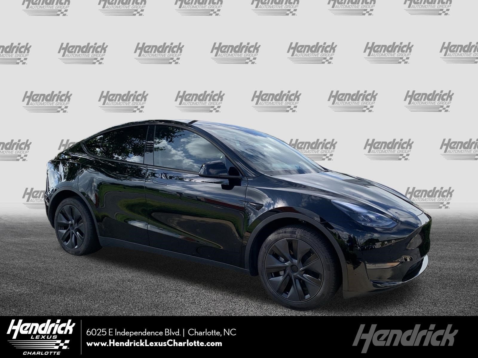 2025 Tesla Model Y Long Range — photo 1 of 35