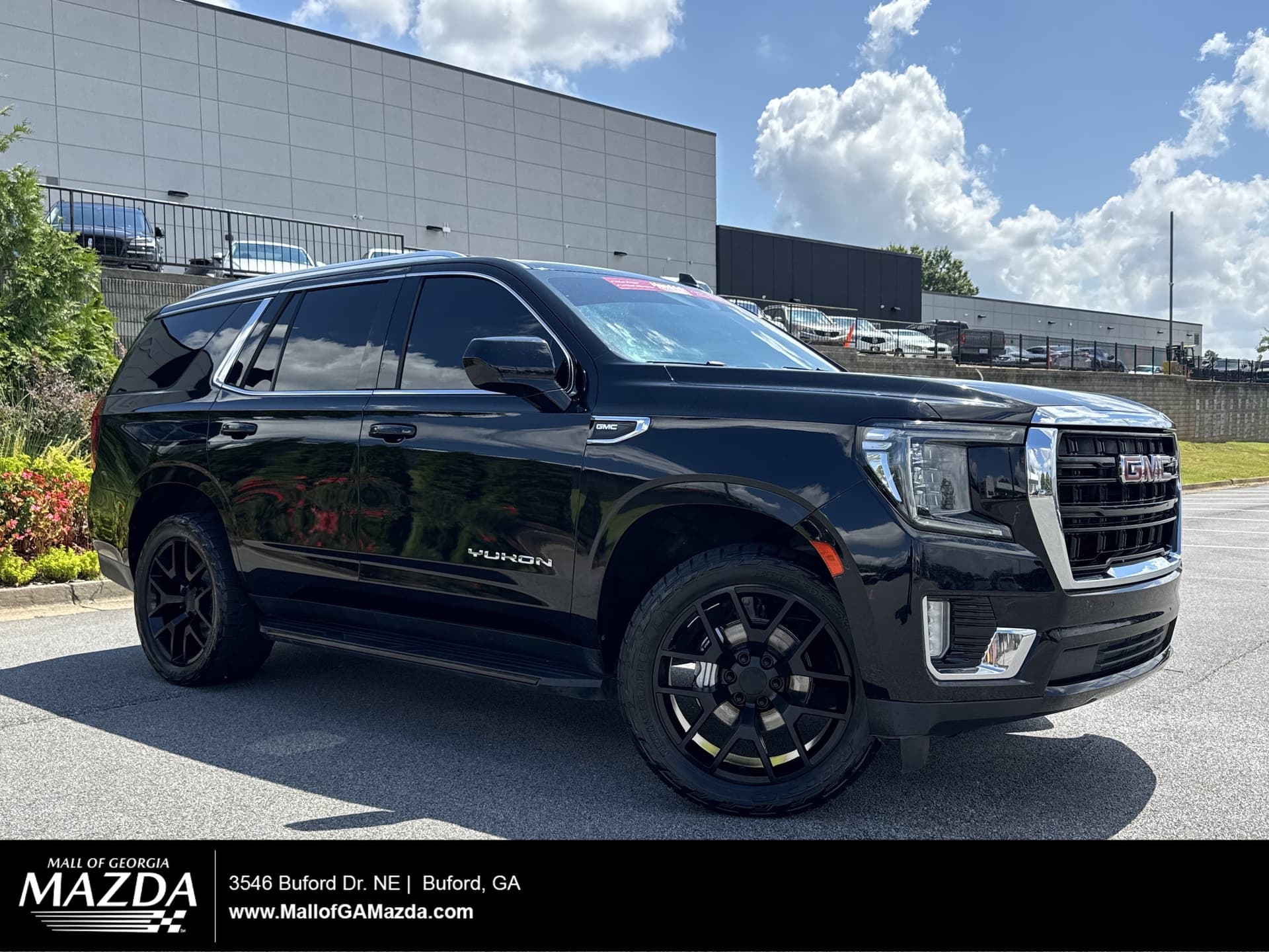 2022 GMC Yukon SLE — photo 1 of 39