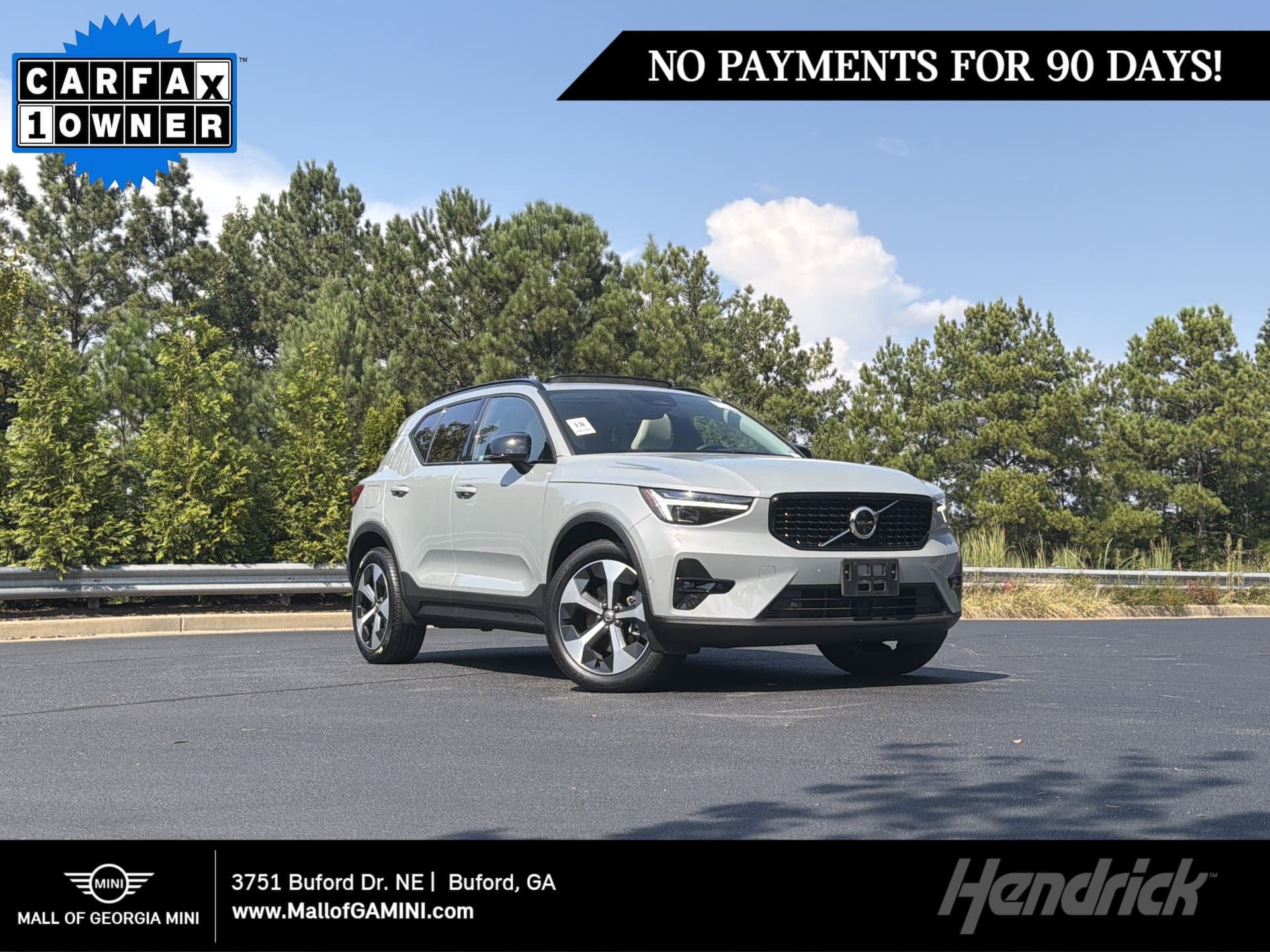 2025 Volvo XC40 Plus Dark Theme — photo 1 of 25