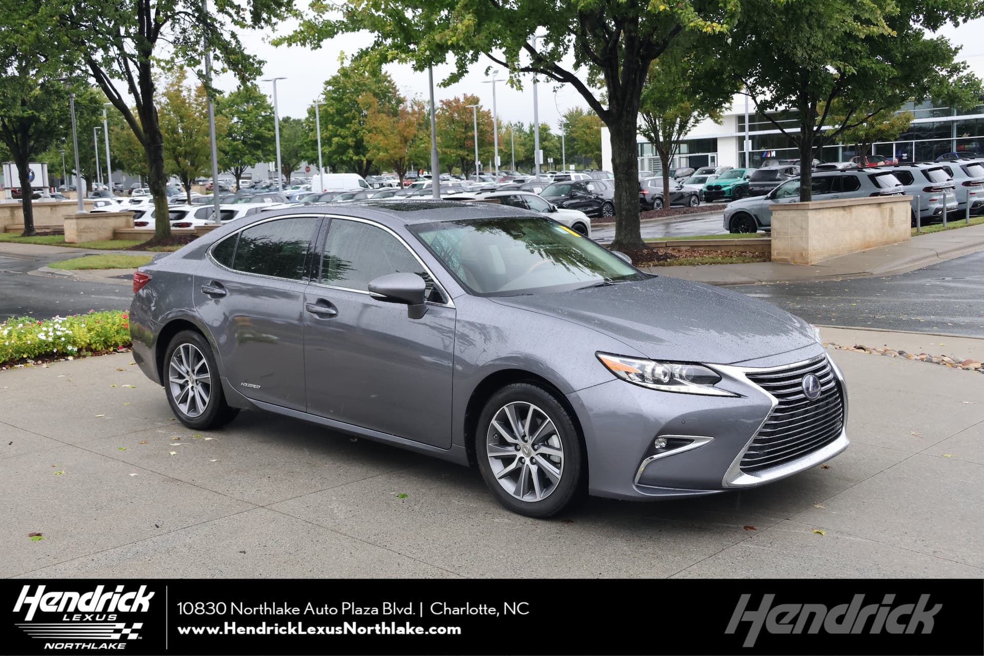 2016 Lexus ES 300h Hybrid — photo 1 of 37