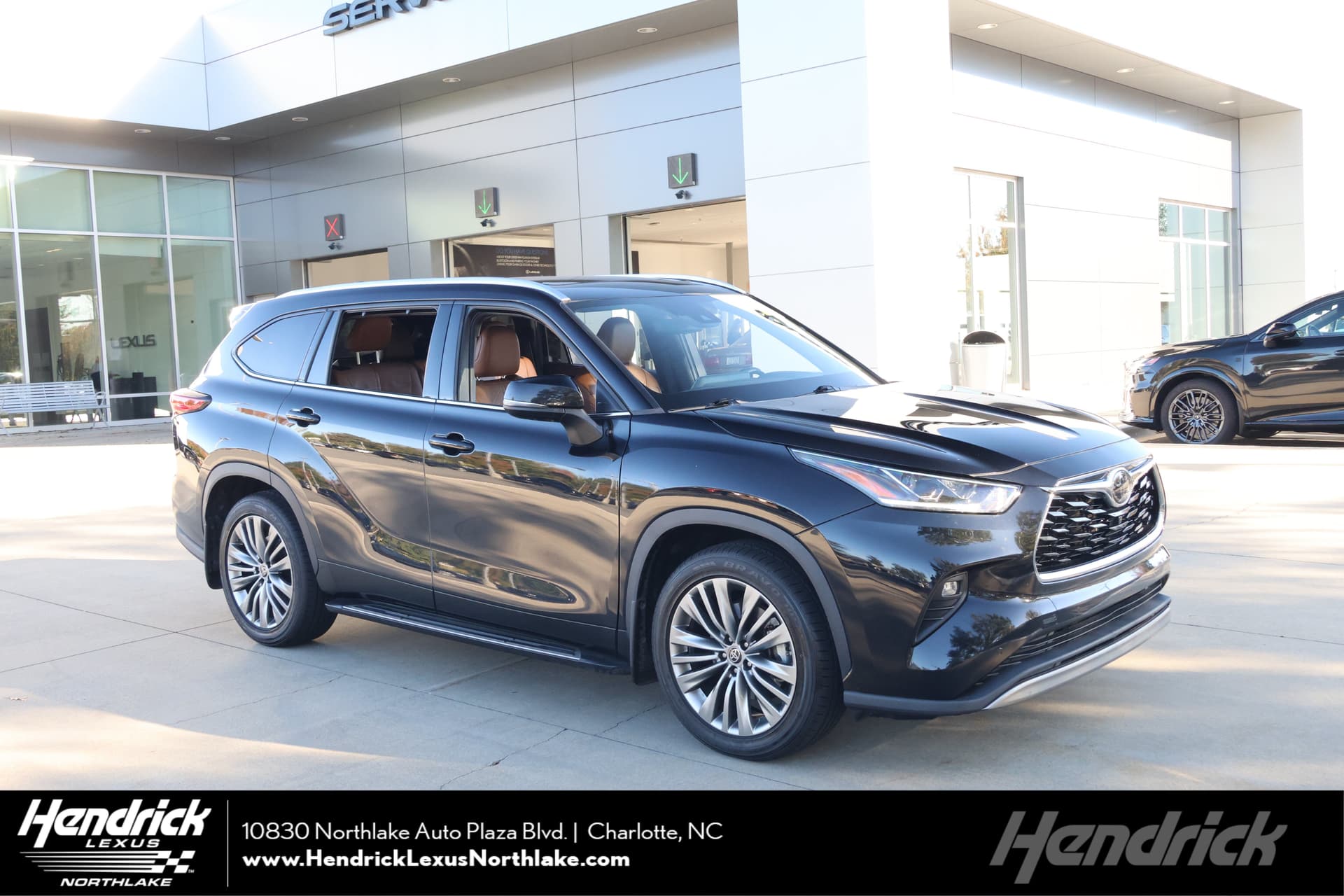 2021 Toyota Highlander Platinum — photo 1 of 37