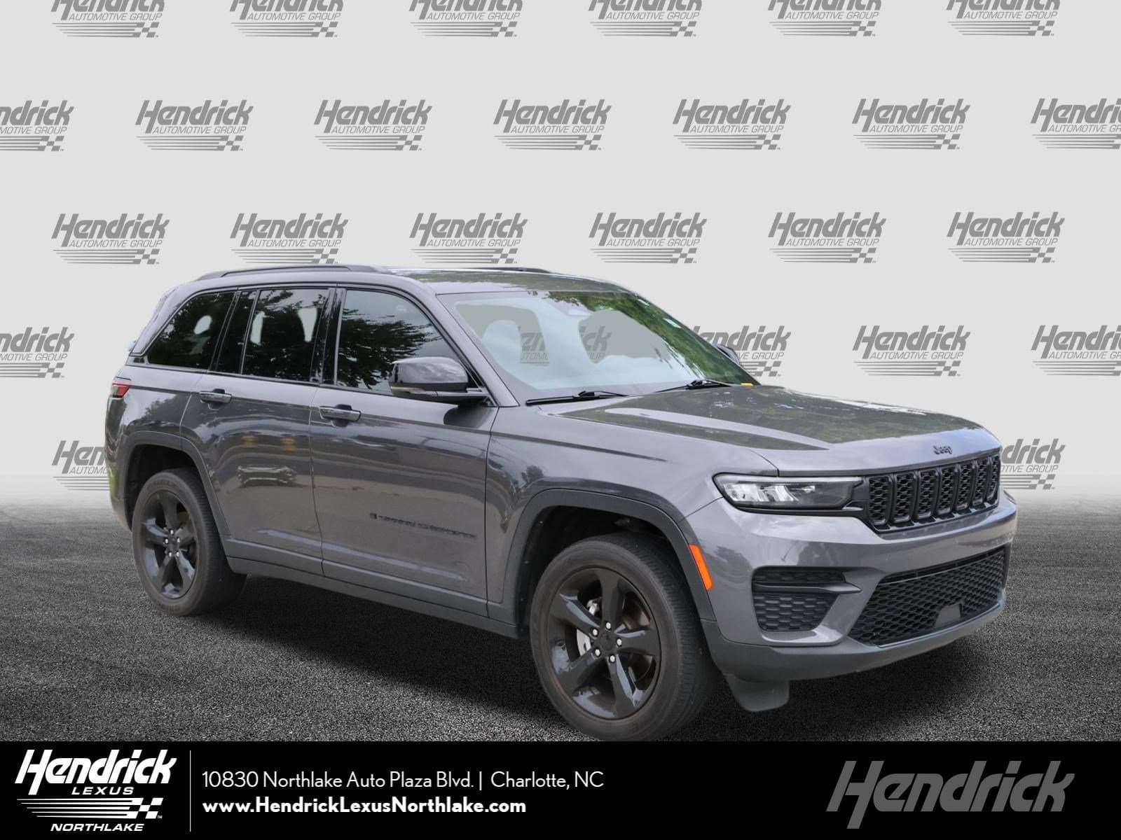 2023 Jeep Grand Cherokee Altitude — photo 1 of 31