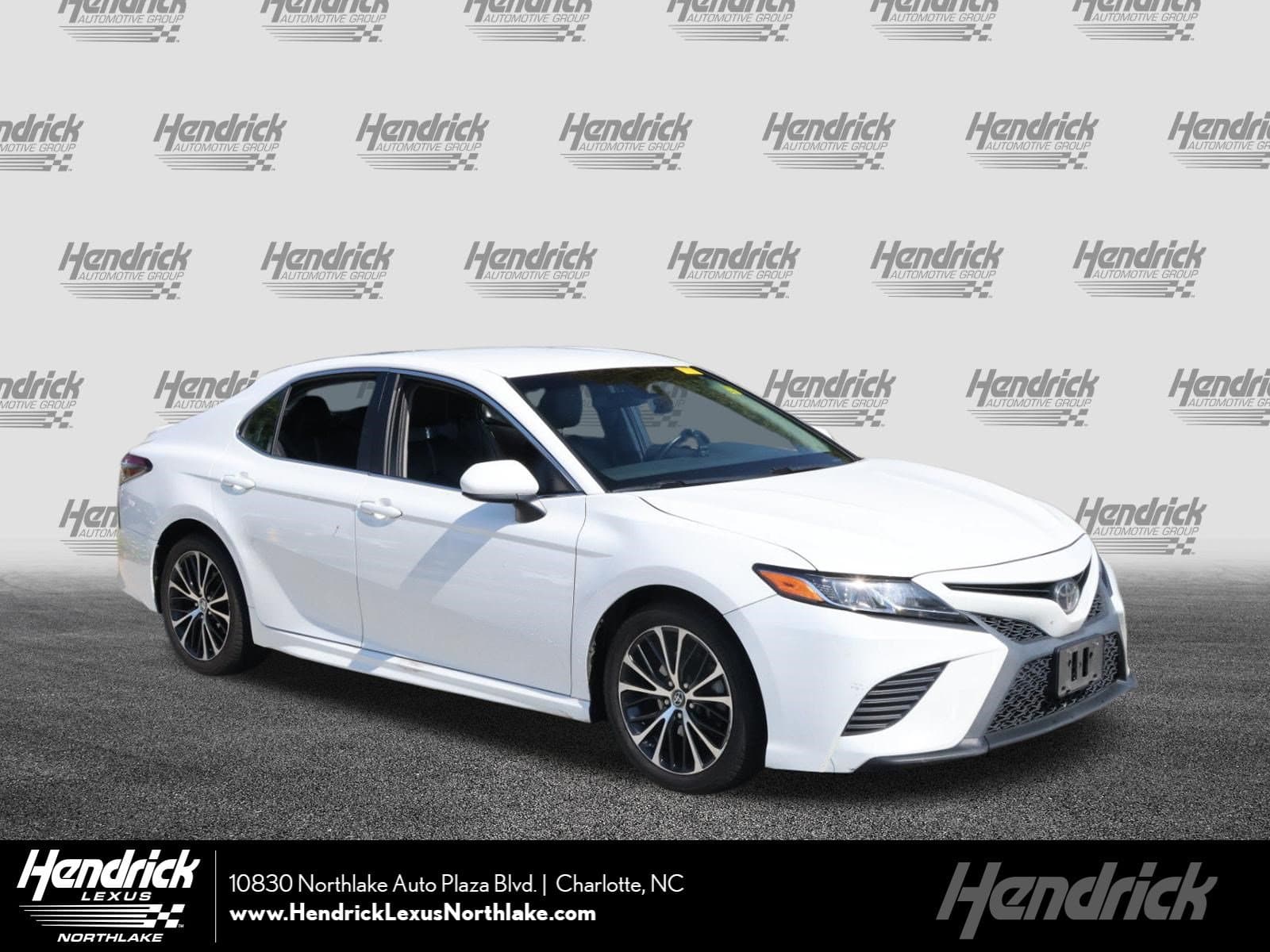 2018 Toyota Camry SE — photo 1 of 29