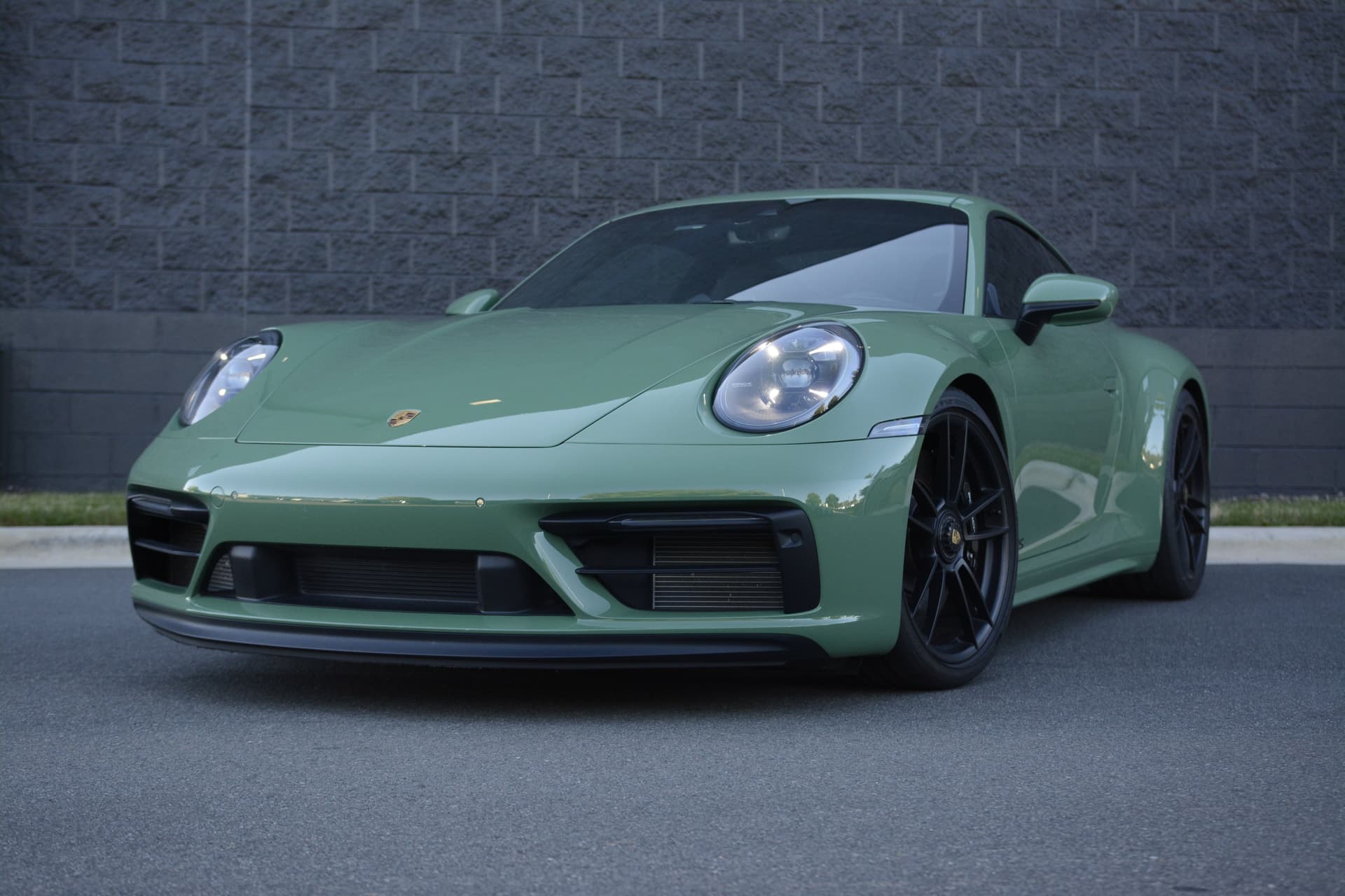 2022 Porsche 911 Carrera GTS — photo 1 of 45