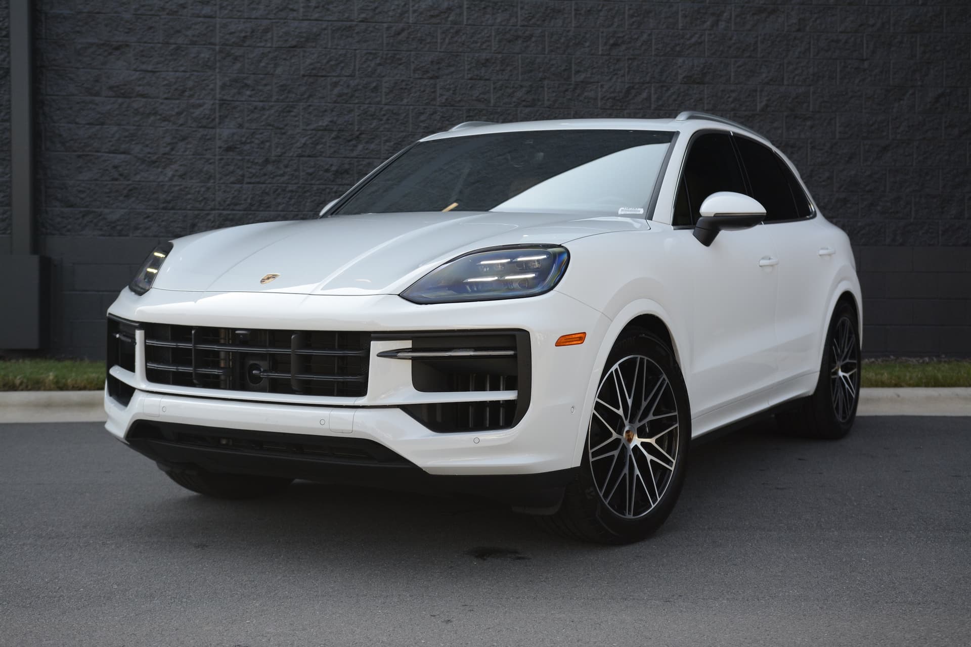 2026 Porsche Cayenne Base — photo 1 of 40
