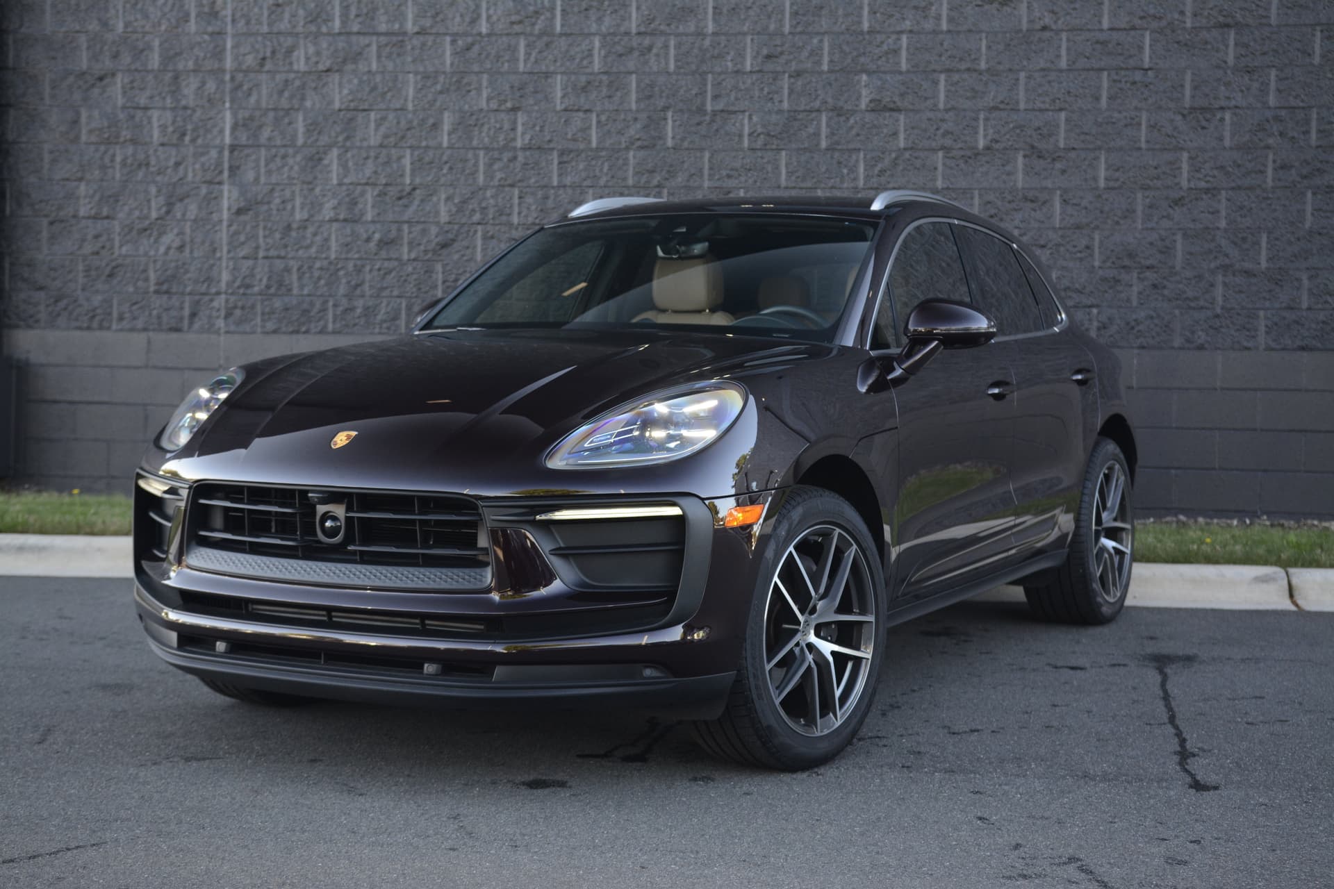 2026 Porsche Macan Base — photo 1 of 45