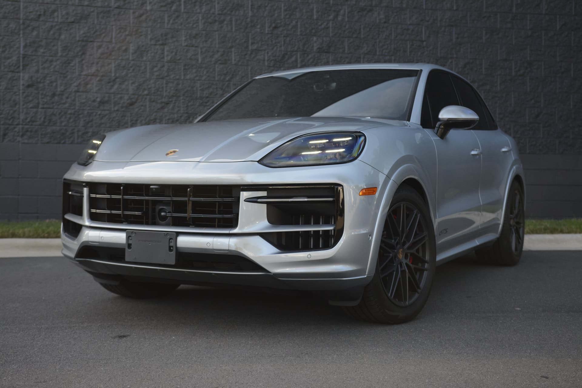 2025 Porsche Cayenne GTS — photo 1 of 41