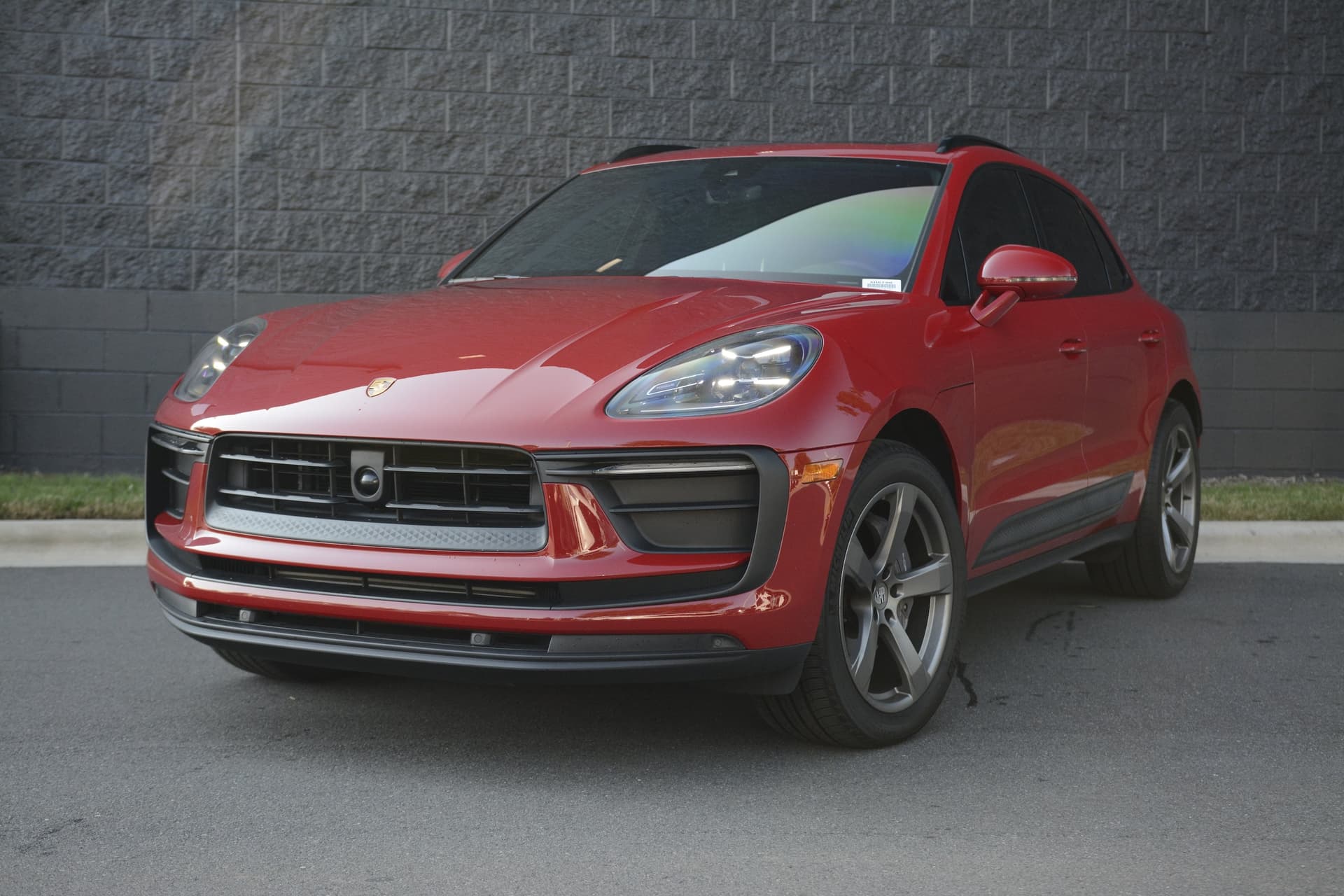 2023 Porsche Macan Base — photo 1 of 41