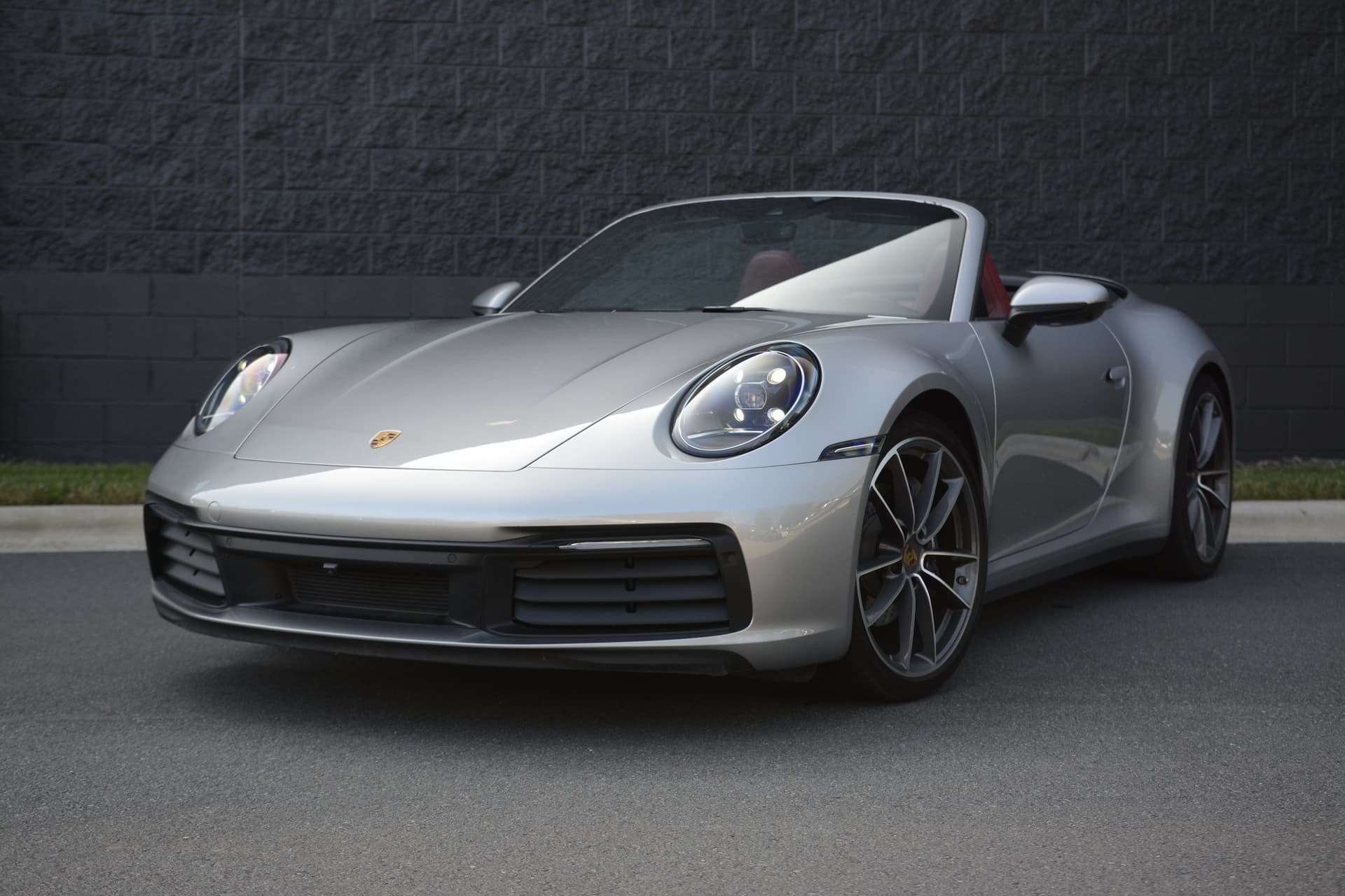 2022 Porsche 911 Carrera — photo 1 of 36