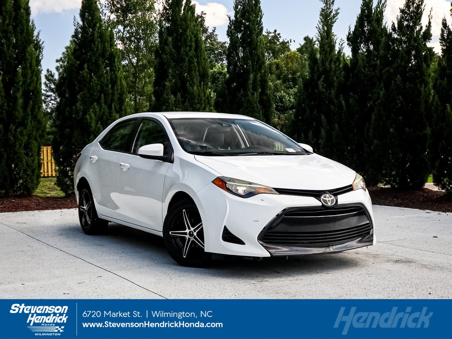 2017 Toyota Corolla LE — photo 1 of 9